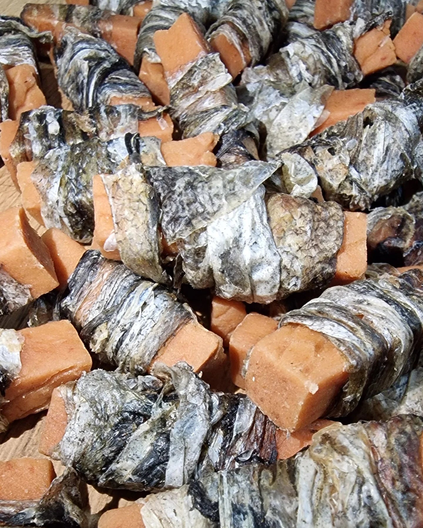 Tacos de salmón con piel de salmón